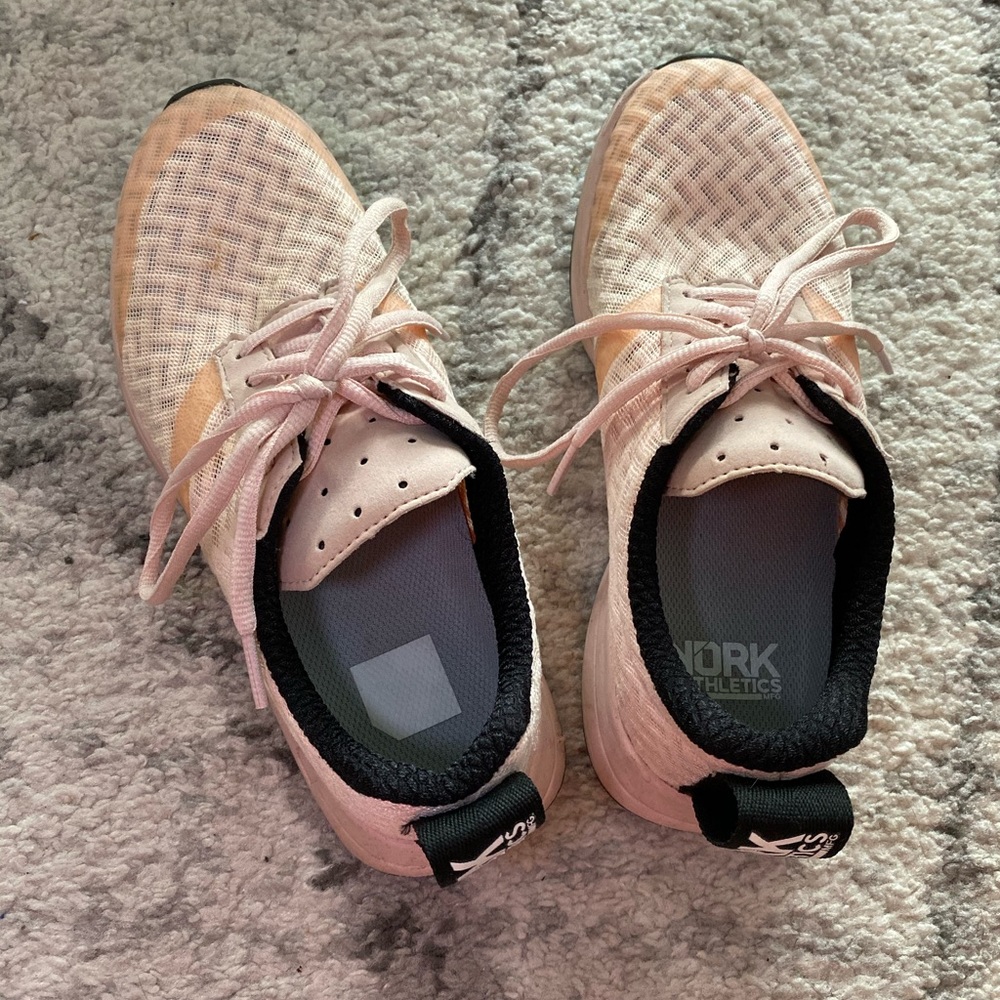 Palm pink chevron sneakers - Picture 3 of 5